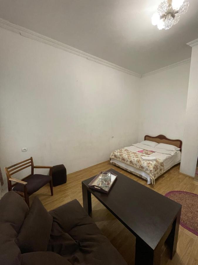 Leila Apartment Tbilisi Esterno foto